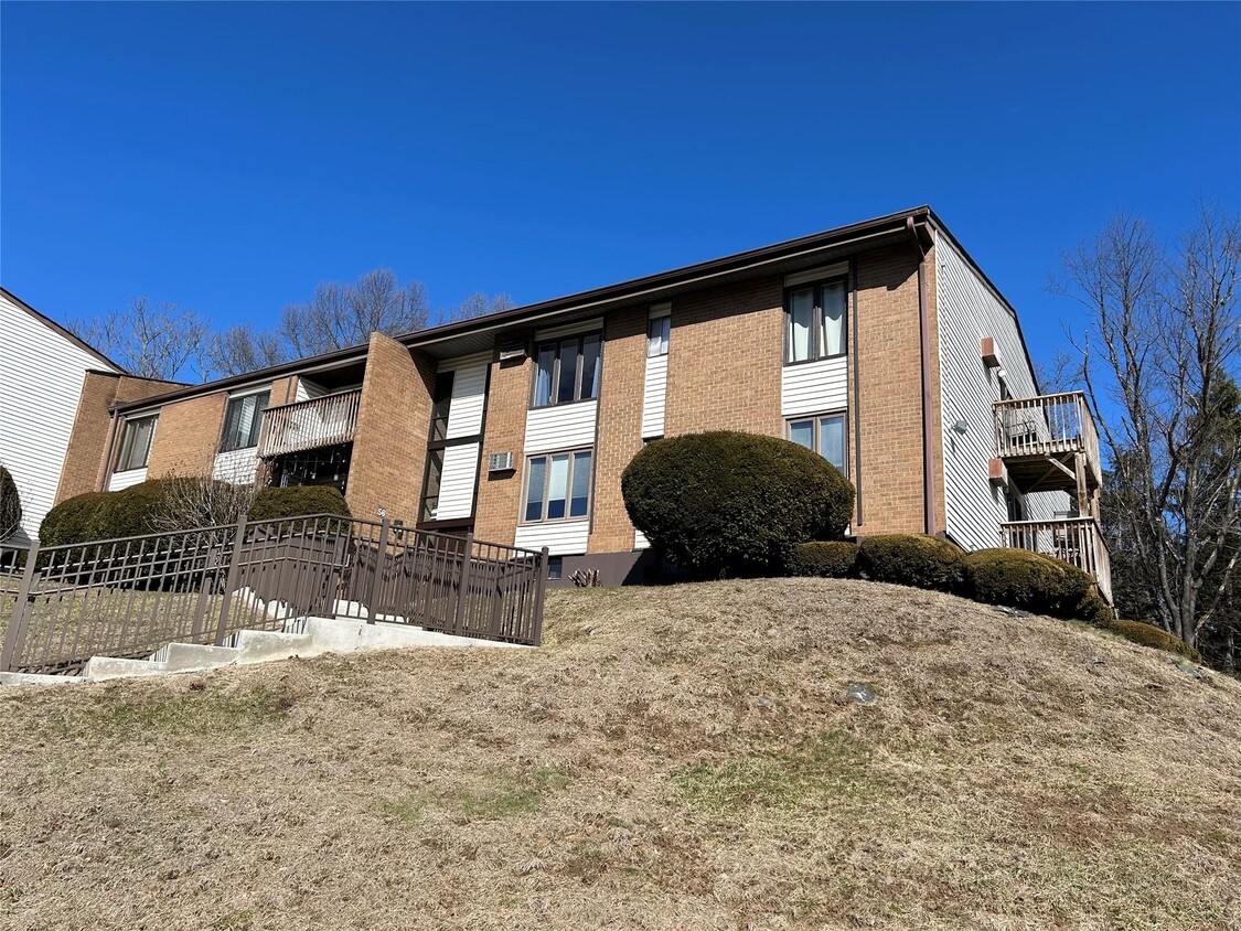 3 3 Hook Rd Unit 56G, Fairview, NY 12601 - Condo for Rent in Fairview ...