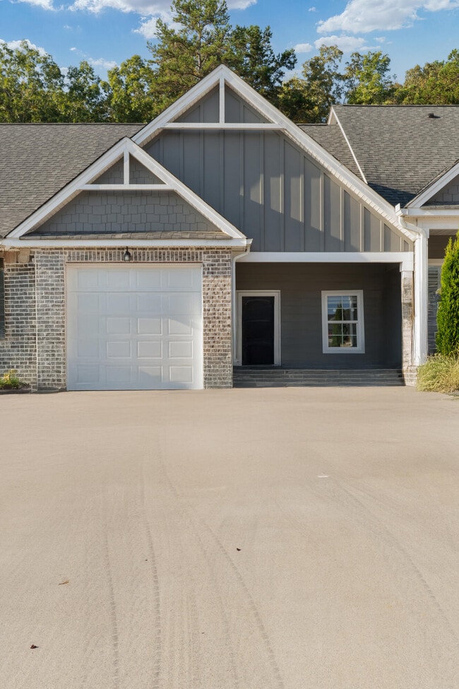 Building Photo - 524 NE Bellingham Dr