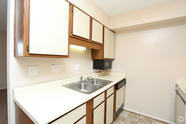 The Brook - Kitchen - Boulder Creek Apartments