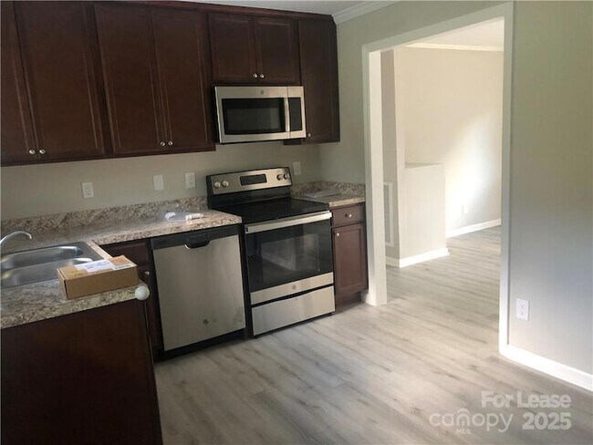 Foto del edificio - 849 Crestway Dr