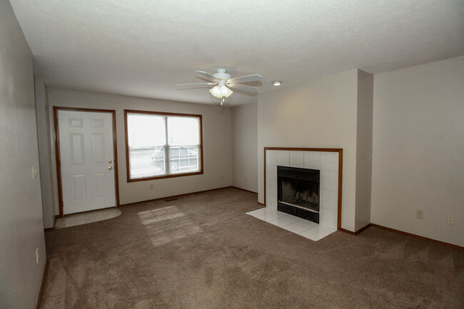 Building Photo - 1210 Eastport Dr