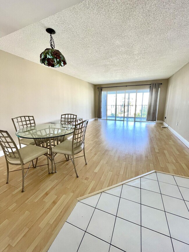 Foto del edificio - 4236 Deste Ct