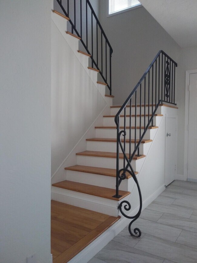 Stairs - 206 NE 16th Ave