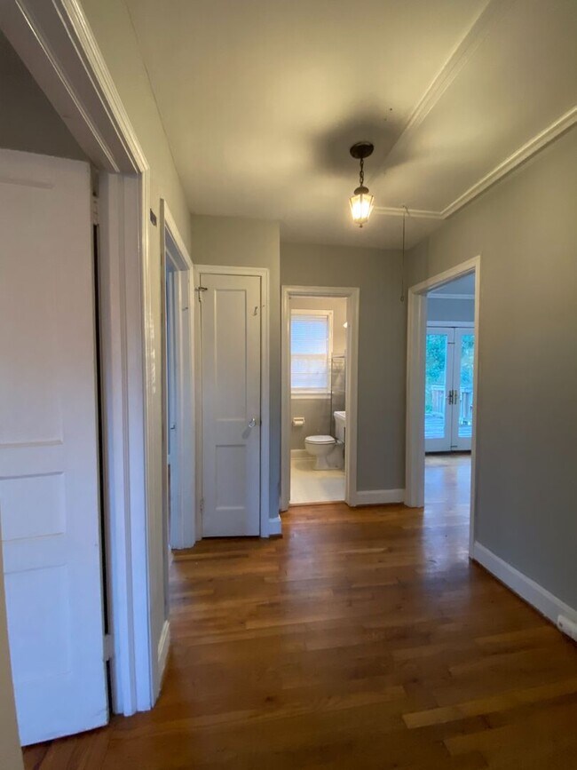 Photo - Charming 2 bed, 1 bath Cape Cod with hardw... House