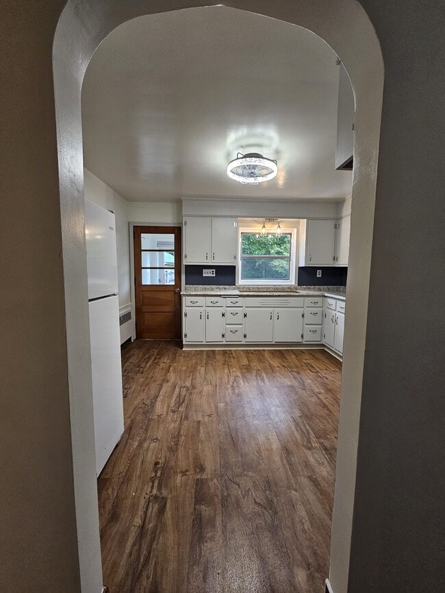 Kitchen - 244 Vineyard Ave
