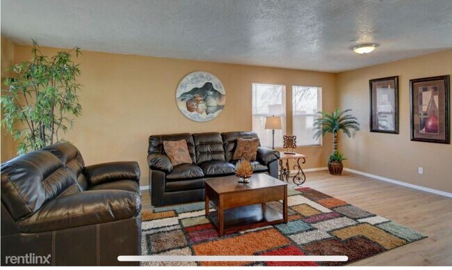 Building Photo - 4 br, 3 bath House - 12428 Himalayan Way NE,