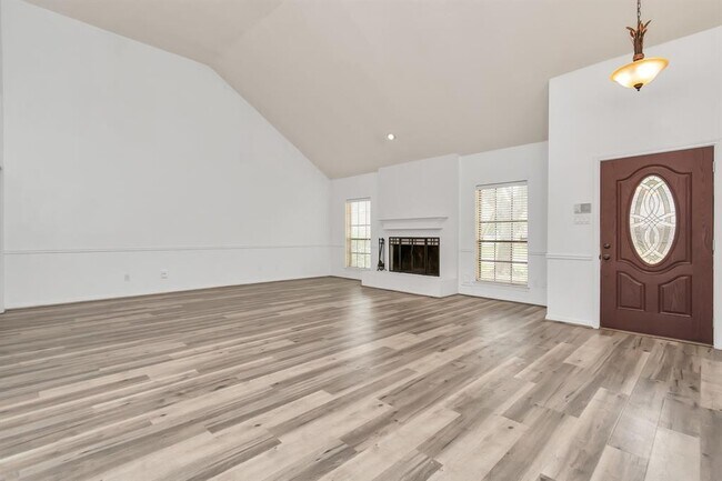 Foto del edificio - 12134 Ella Lee Ln