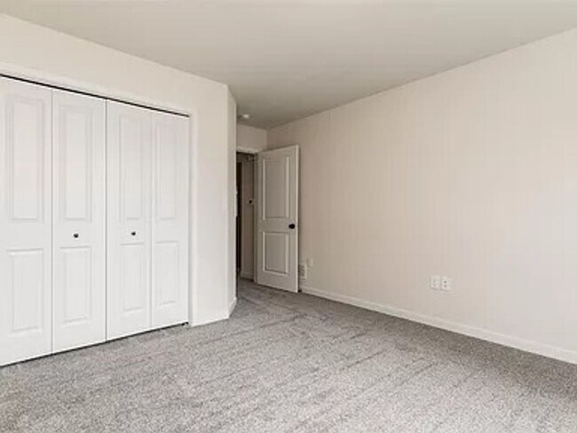 Foto del edificio - NE Newer Home, 3 Bedroom 2 bath, Attached ...