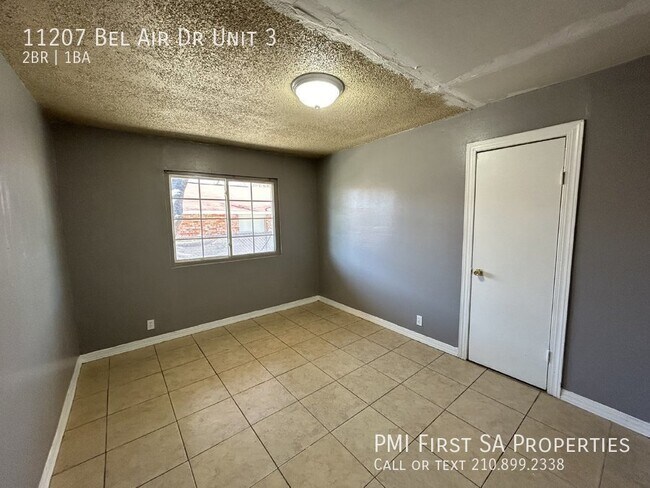 Foto del edificio - Fourplex two bedroom unit is ready to move...