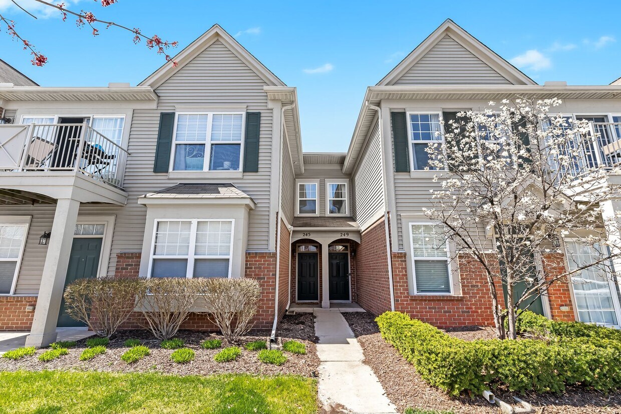 Foto principal - MOVE IN READY 2 BED 2 BATH!