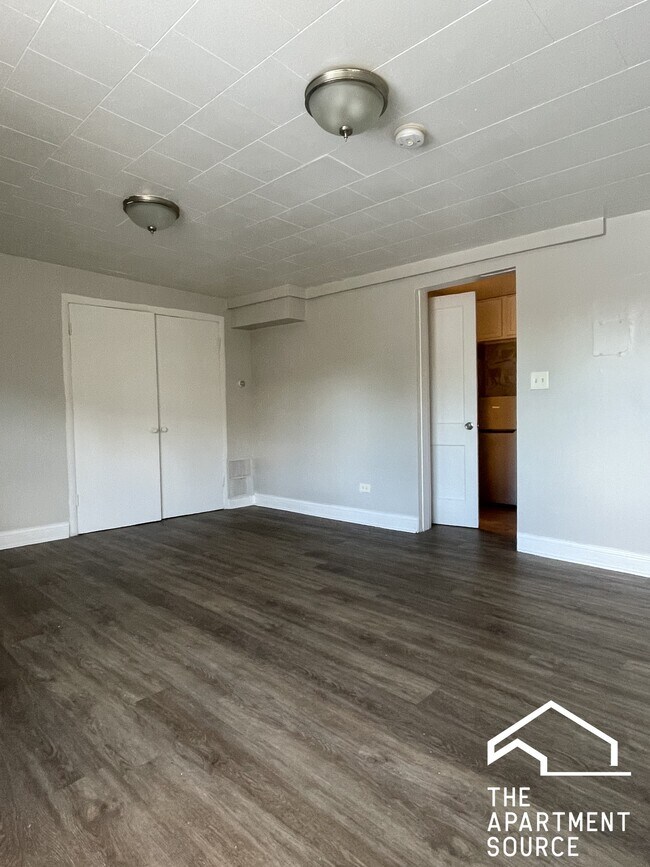 Foto del edificio - 5221 W Belmont Ave