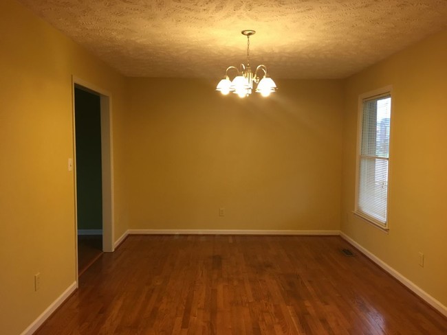 Building Photo - 6213 Streeter Dr