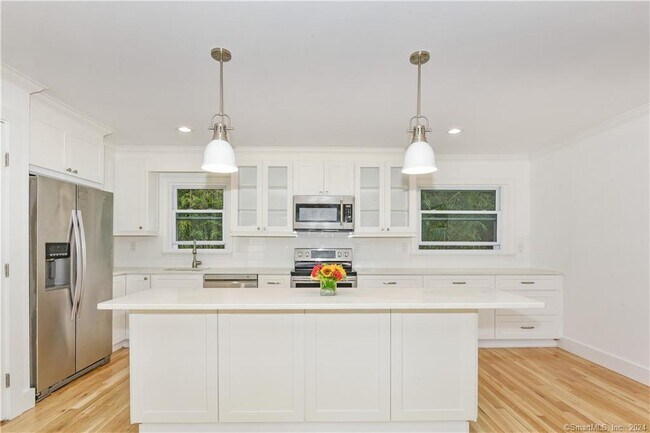 Building Photo - 25 Crescent Rd