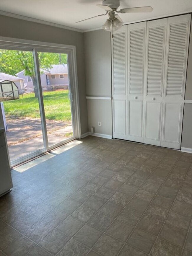 Building Photo - 10006 Harlech Ln