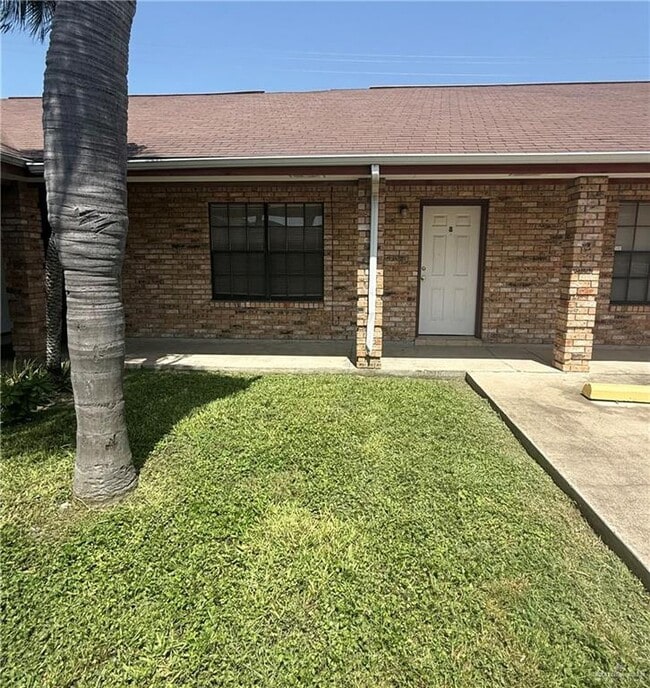 Building Photo - 118-120-120 Gastel Cir