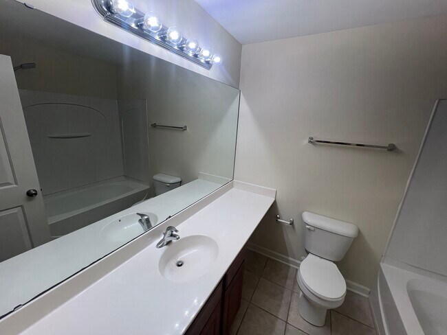 Building Photo - 1348 Green Oaks Ln