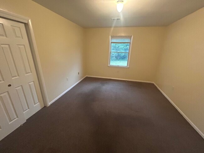 Building Photo - 30 Elm Ct
