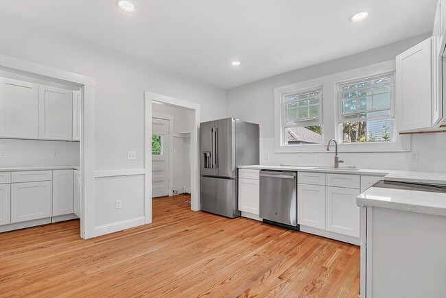 Building Photo - 726 Highland Ave