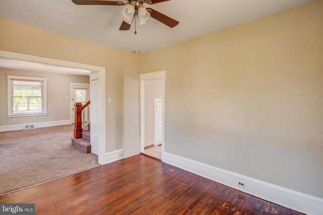 Building Photo - 330 River Dr