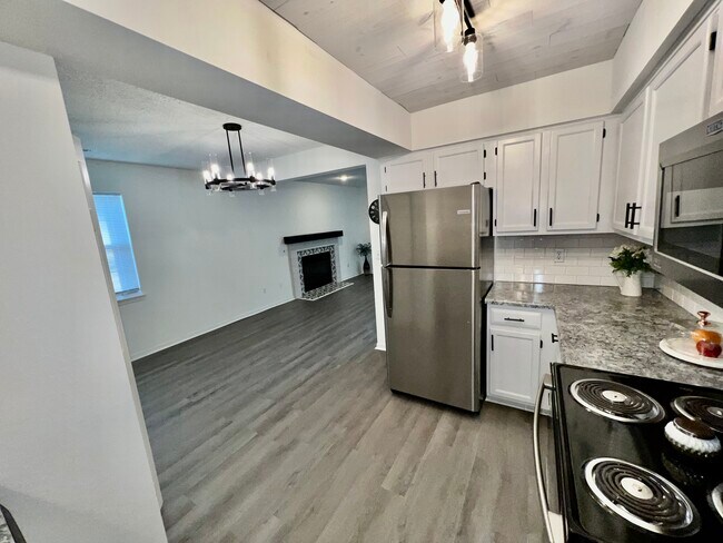 Building Photo - 4612 NE Whispering Winds Dr