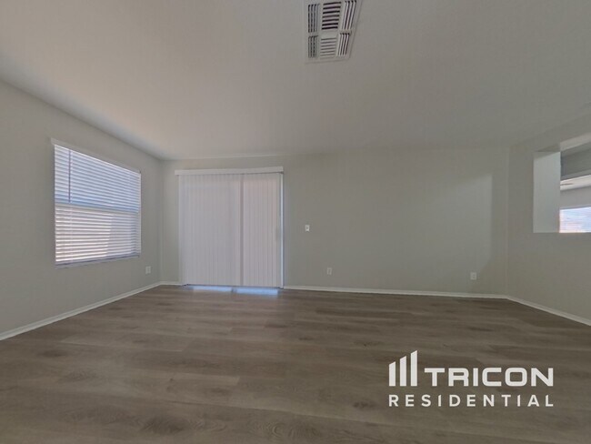Foto del edificio - 12792 N B St
