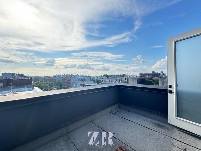 Building Photo - 1520 St Johns Pl