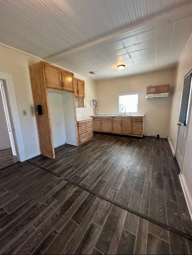Foto del edificio - 2 BED/1 BATH HOUSE