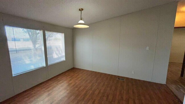 Foto del edificio - 212 West Dr
