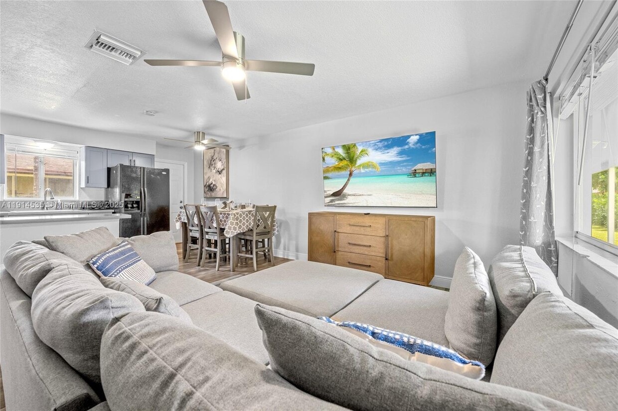 Foto principal - 1208 NE 5th Ave