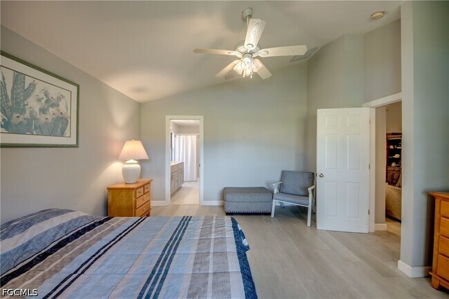Foto del edificio - 15472 Admiralty Cir