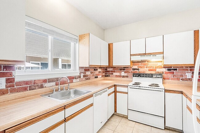 Kitchen - 12 Fairfield Park
