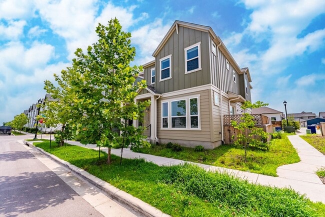 Building Photo - Amazing 3 bedroom, 2 bathroom home in East Austin!