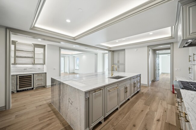 Building Photo - 1717 Bissonnet St