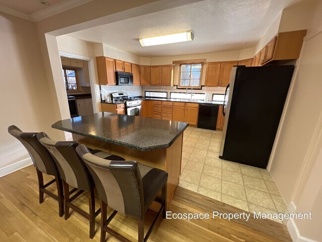 Foto del edificio - Huge 3bed/2bath Single Family home in The ...