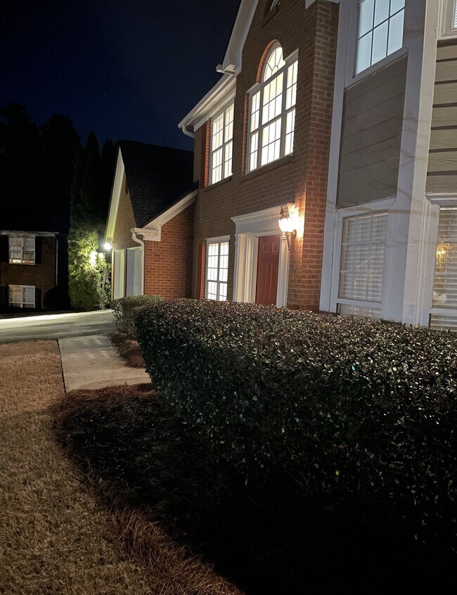 Building Photo - 6881 Almont Cove