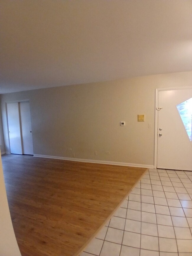 Building Photo - 6341 W Belmont Ave