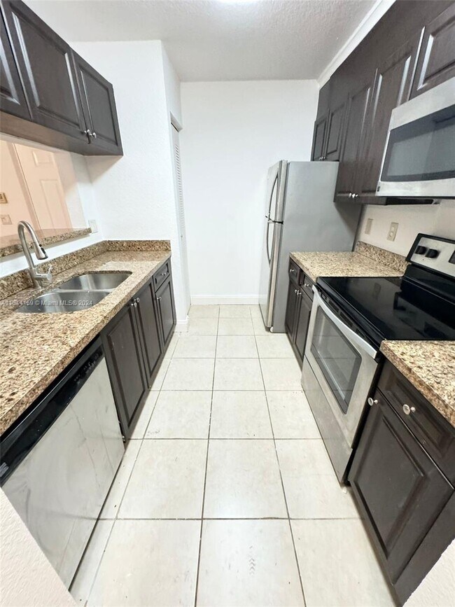 Foto del edificio - 1715 Village Blvd