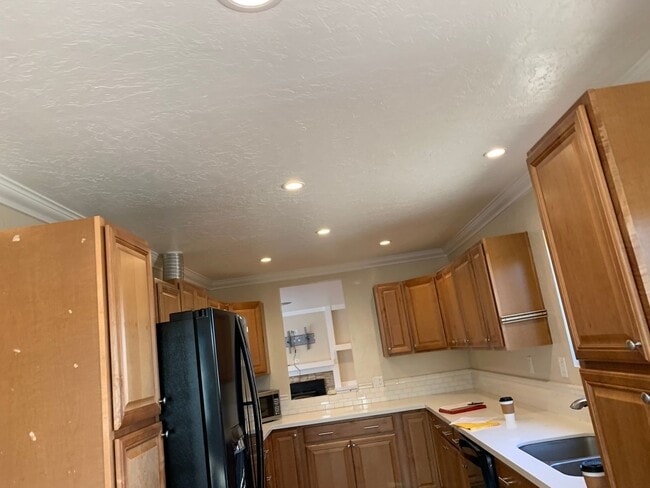 Building Photo - Large 3 Bedroom, 2.5 Bath House in Marina