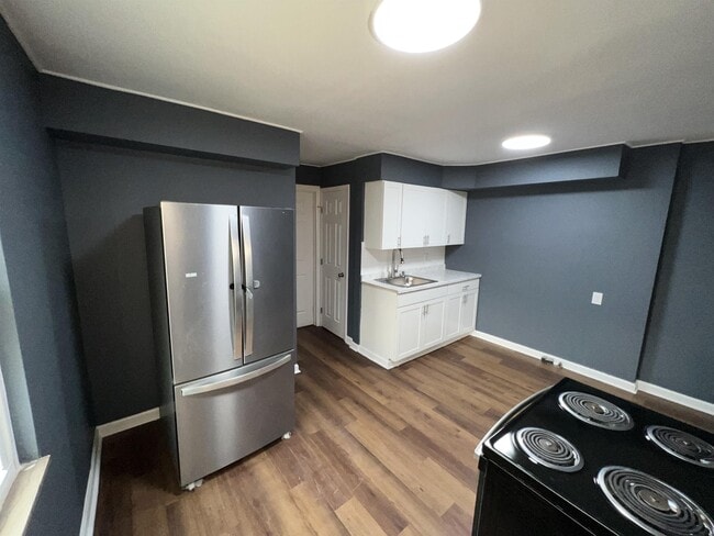 Building Photo - 455 S Napoleon Ave