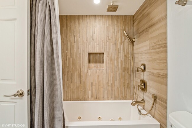 Foto del edificio - 1030 N State St