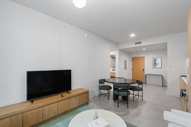 Foto del edificio - 11 NE 6th St