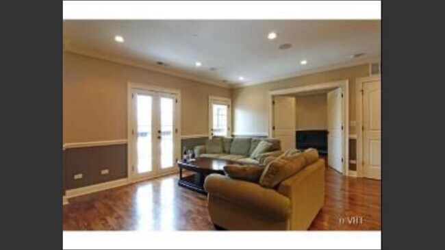 Living room - 1526 W Monroe St