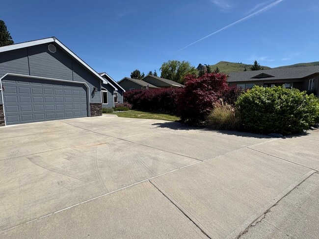 Building Photo - 1815 Dorner Pl