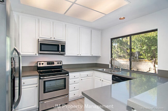 Building Photo - Detached home in La Jolla Colony!