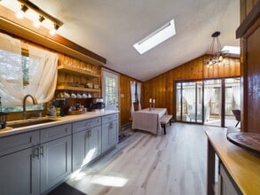 Building Photo - 206 Orono Dr