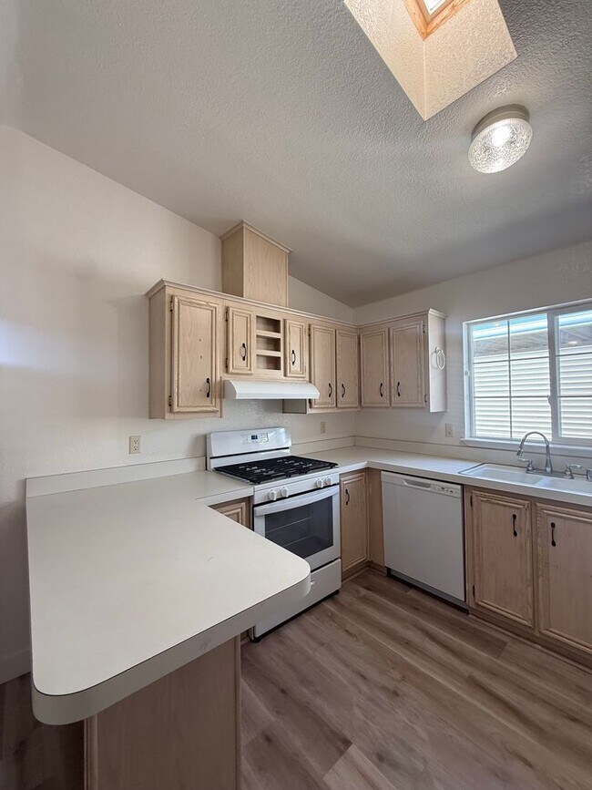 Foto del edificio - 4160 Jade St