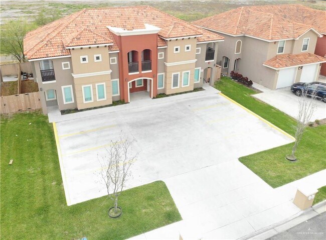 Foto del edificio - 1204 E Pineridge Ave
