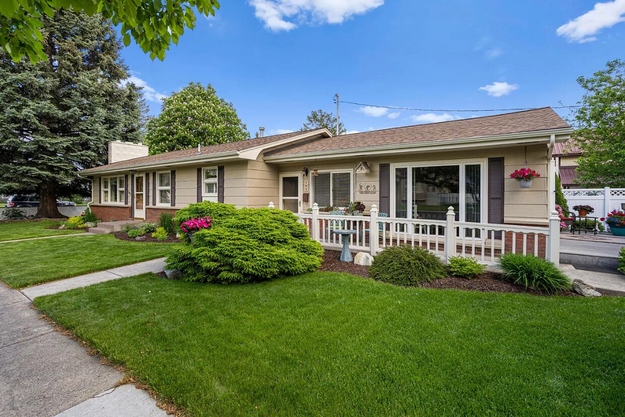 Primary Photo - 302 6th Ave W