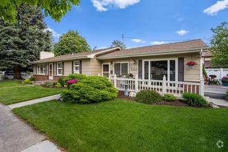 Building Photo - 302 6th Ave W