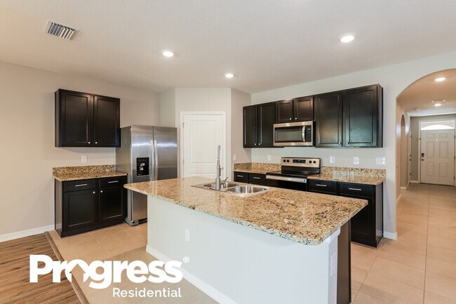 Building Photo - 16471 Little Garden Dr